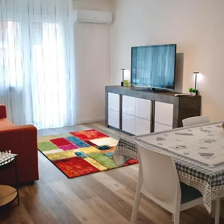Appartement 10min From Center, 3 Bedroom With Balcony
