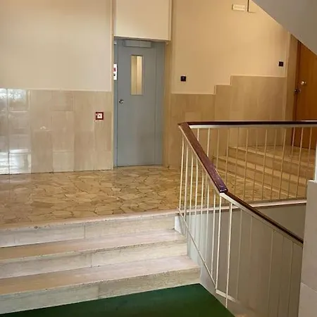 Apartamento 10min From Center, 3 Bedroom With Balcony