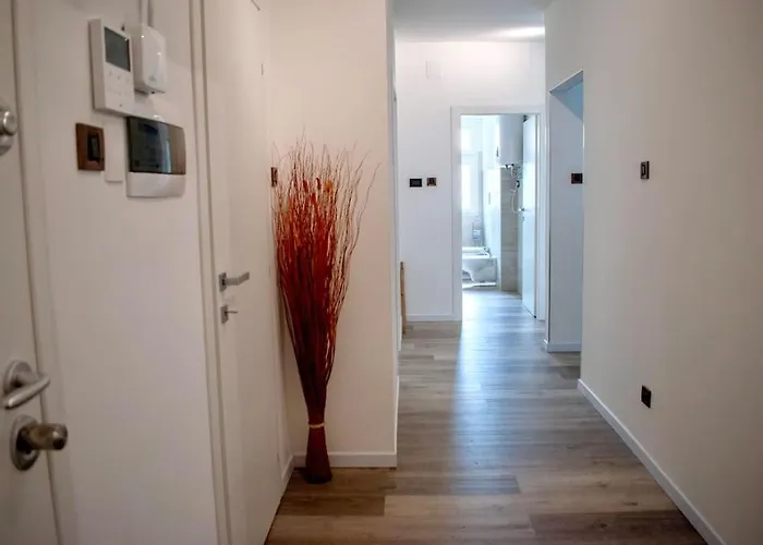 10min From Center, 3 Bedroom With Balcony Trydent