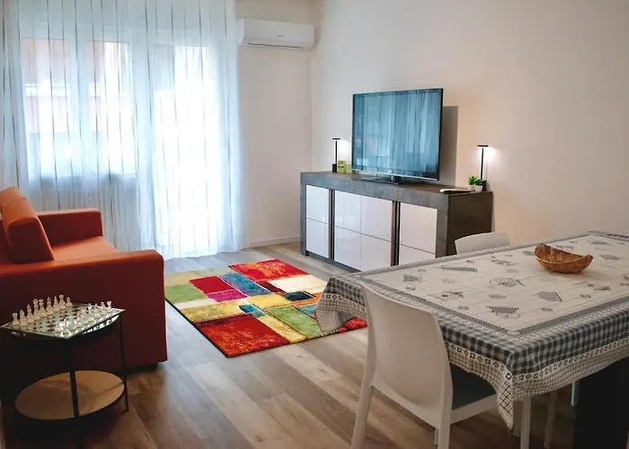 Apartament 10min From Center, 3 Bedroom With Balcony